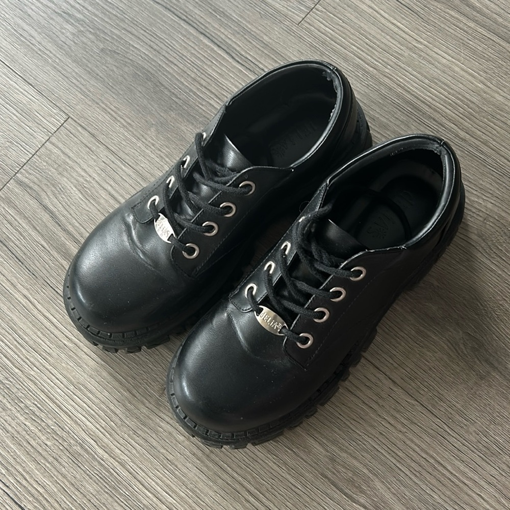 Delias Oxford black shoes